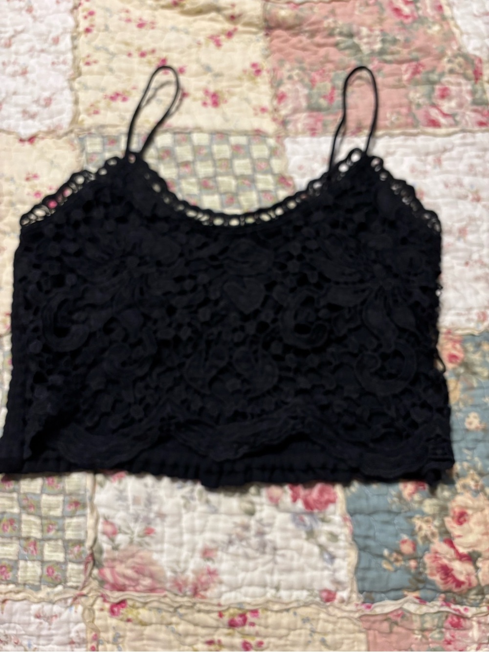Davi & Dani Lace Cropped Cami Tank Top - Black Small